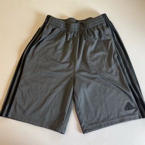 Adidas Boys Grey Shorts with pockets size Xl 18/20 SKU 54